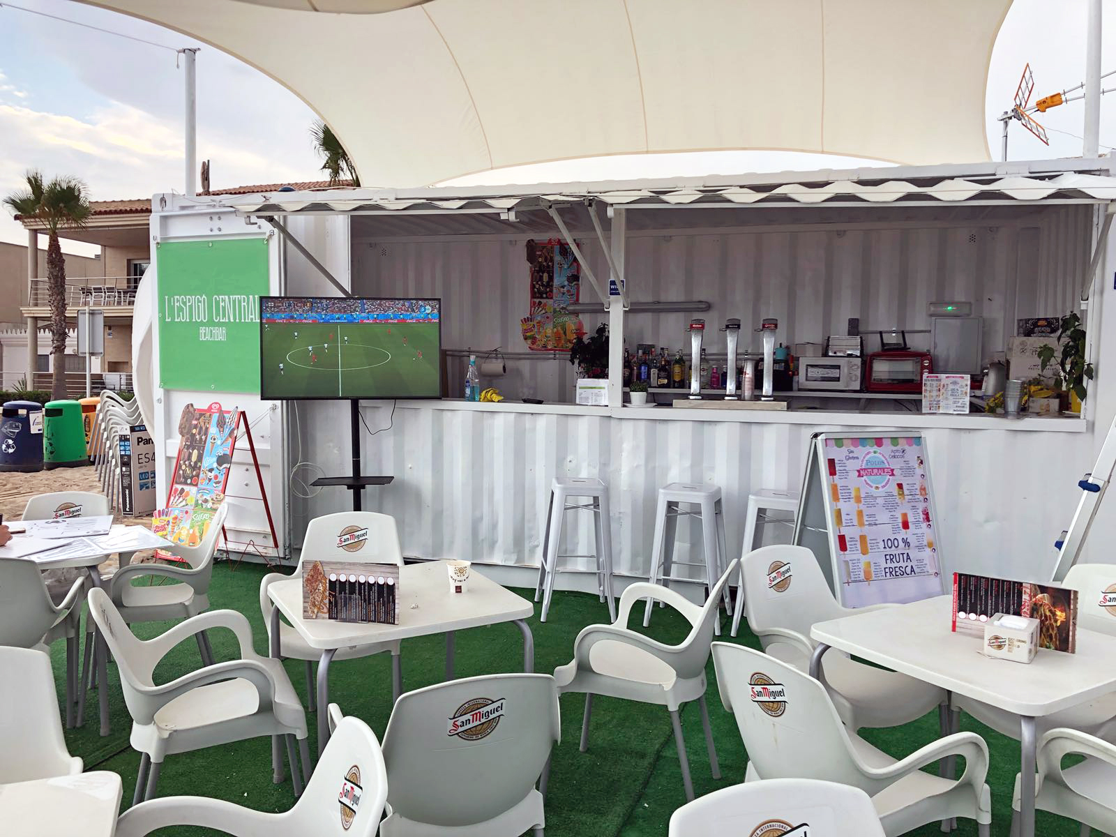 Transformación de contenedores marítimos en Chiringuitos de playa 2 transformación chiringuto